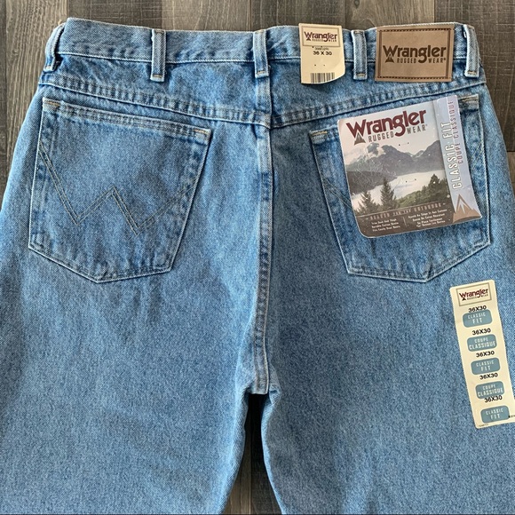 Wrangler Other - 36x30 NWT Wrangler Rugged Wear Classic Fit Jeans 
33902RI
Light Wash Rough Wash